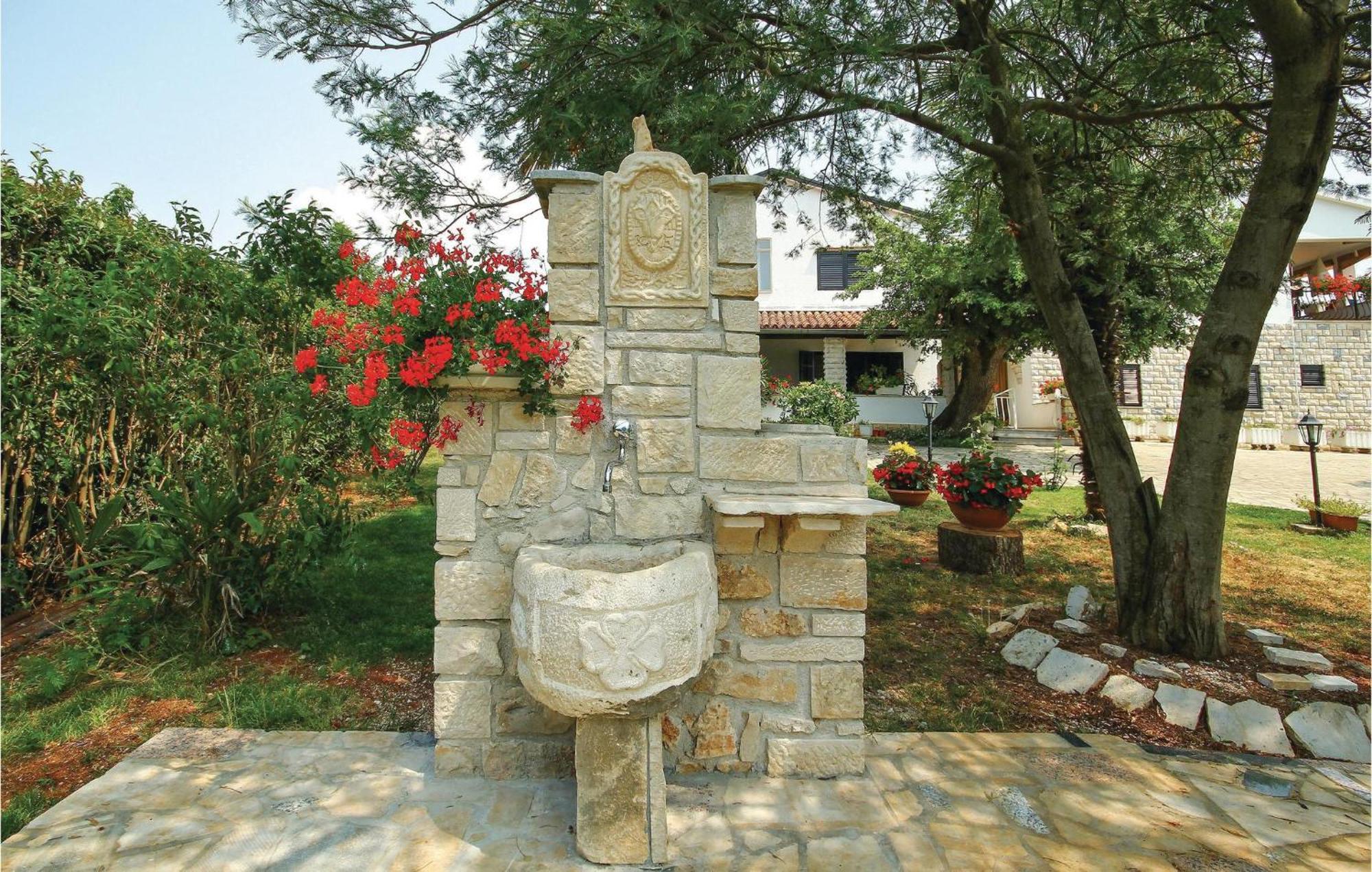 Beautiful Apartment In Porec With Wifi Εξωτερικό φωτογραφία